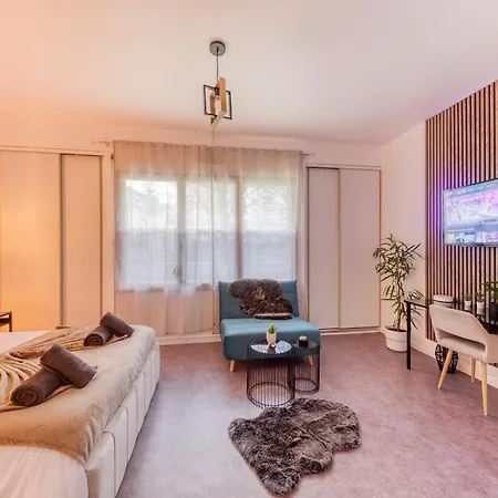 Le Cosy - Free Parking - 2 Min Metro - 5 Min Paris Apartment